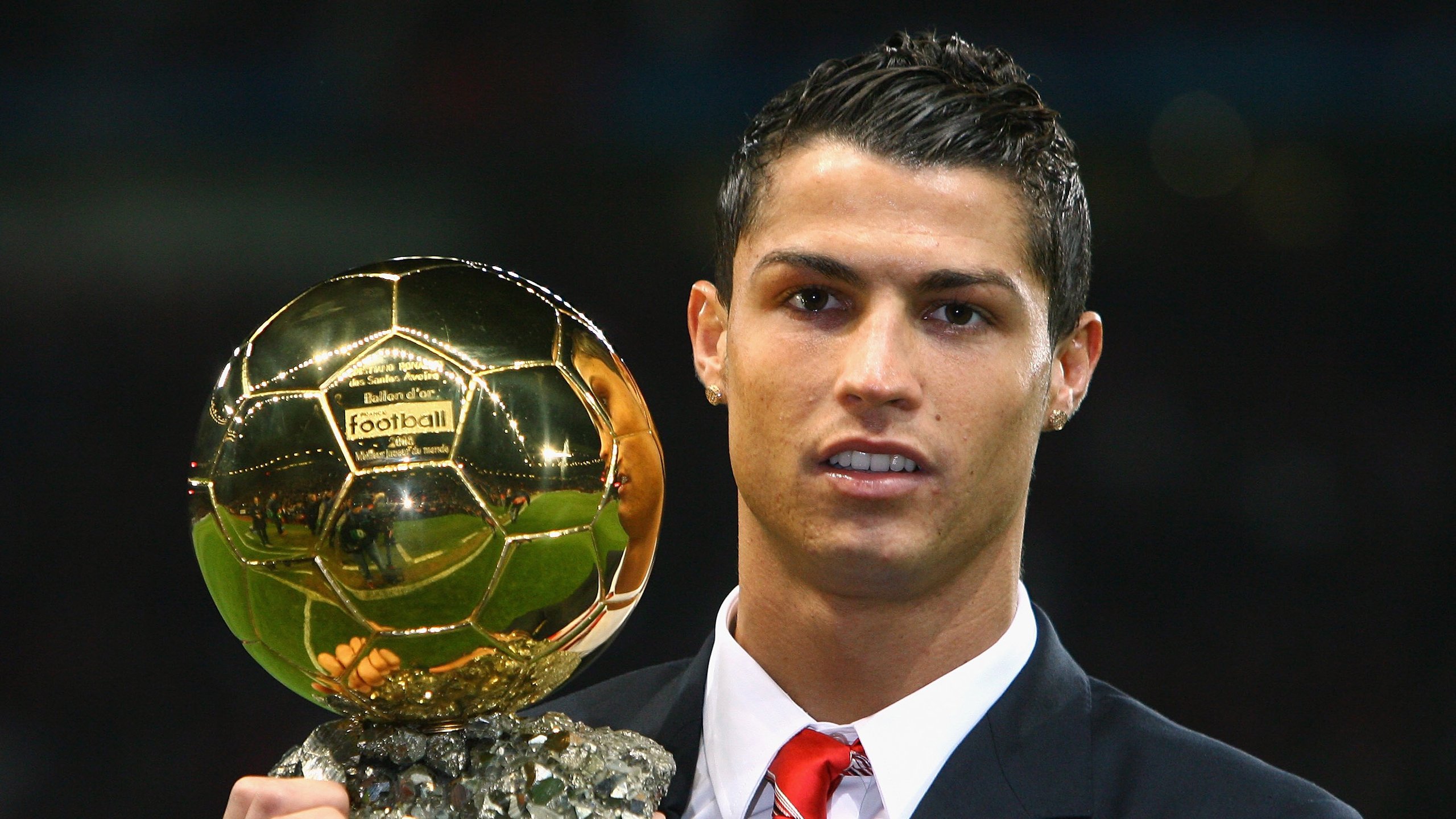 开云在线直播-中国足球基础设施投资连年增长，硬件水平不断跃升，中国足球产业的现状分析